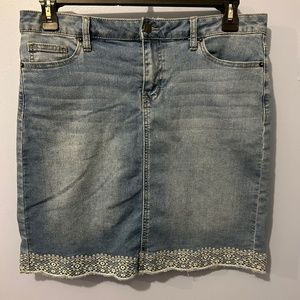 Jean skirt with lace trim